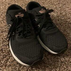 New Balance tennis shoes